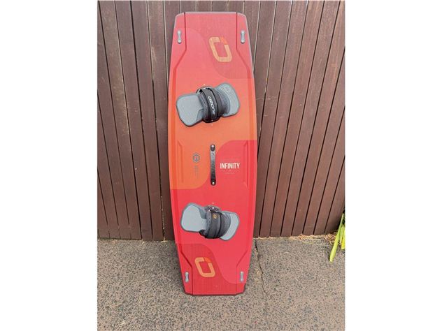 Ozone Infinity V3 Used Twintip with Footstraps and Handle